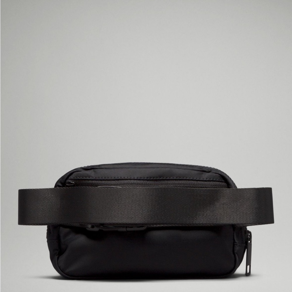Lululemon Everywhere Belt Bag 1L SPECIAL EDITION PRIDE - Picture 3 of 9